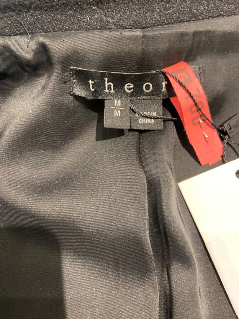 Manteau noir THEORY, Moyen