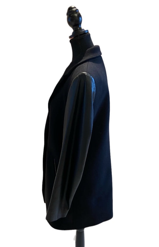 Manteau noir THEORY, Moyen