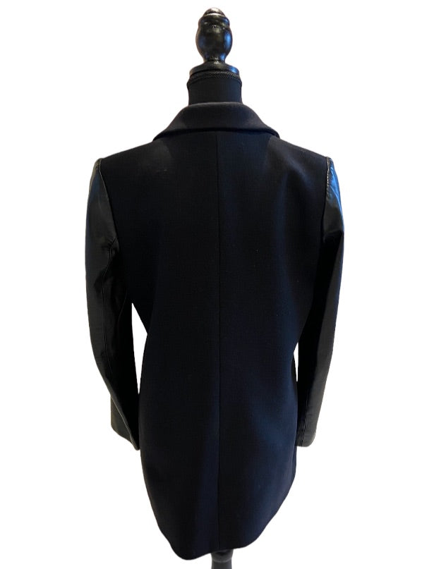 Manteau noir THEORY, Moyen