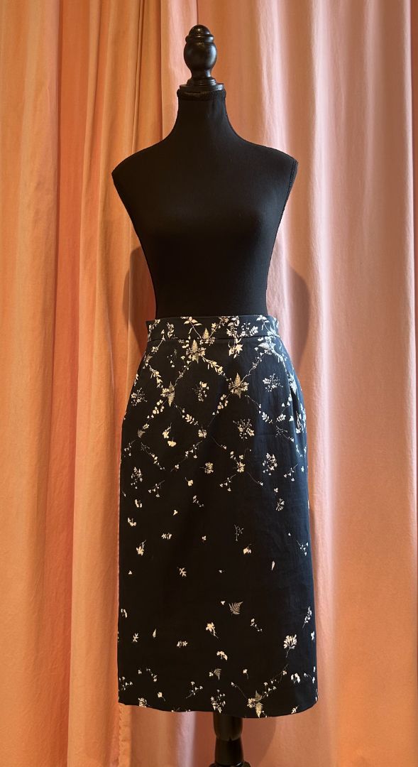 Noir, fleurs blanches PREEN BY THORNTON BREGAZZI Jupes, Moyen