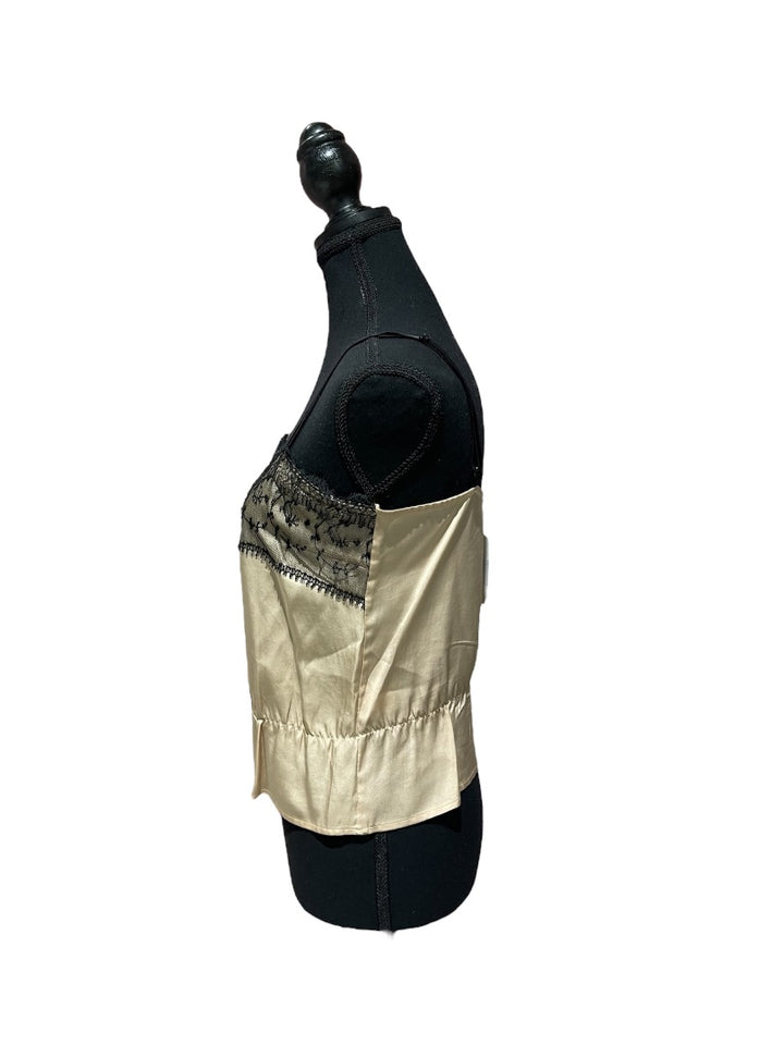 Beige et Noir Hauts, Moyen