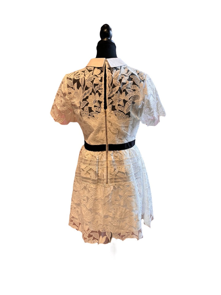 Blanc et Noir SELF-PORTRAIT Robes, 10